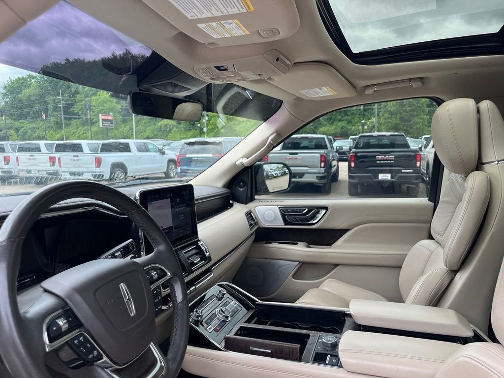 Used 2020 White Lincoln Reserve image 18