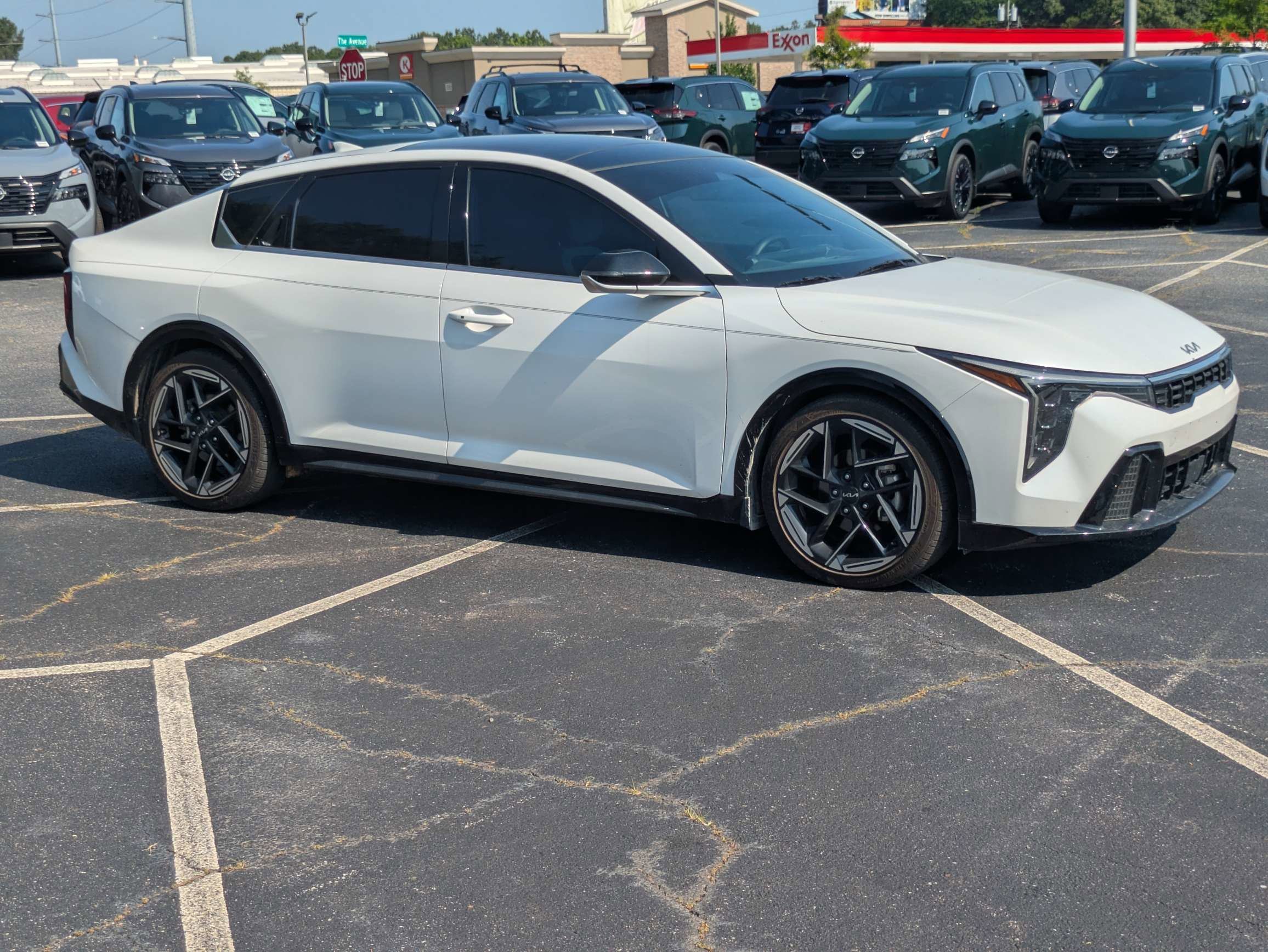 Used 2025 White Kia GT-Line image 1