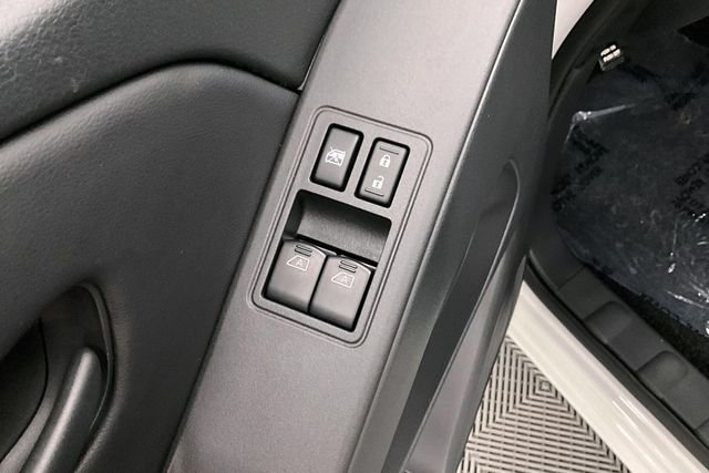 New 2026 Glacier White Nissan S image 32