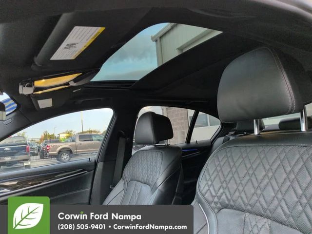 Used 2018 White BMW M550i xDrive image 23