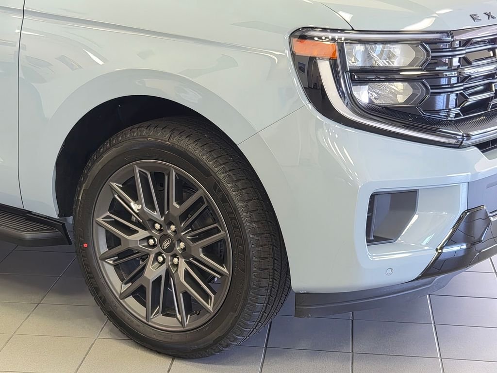 New 2026 Glacier Gray Metallic Tri-Coat Ford MAX Platinum® image 5