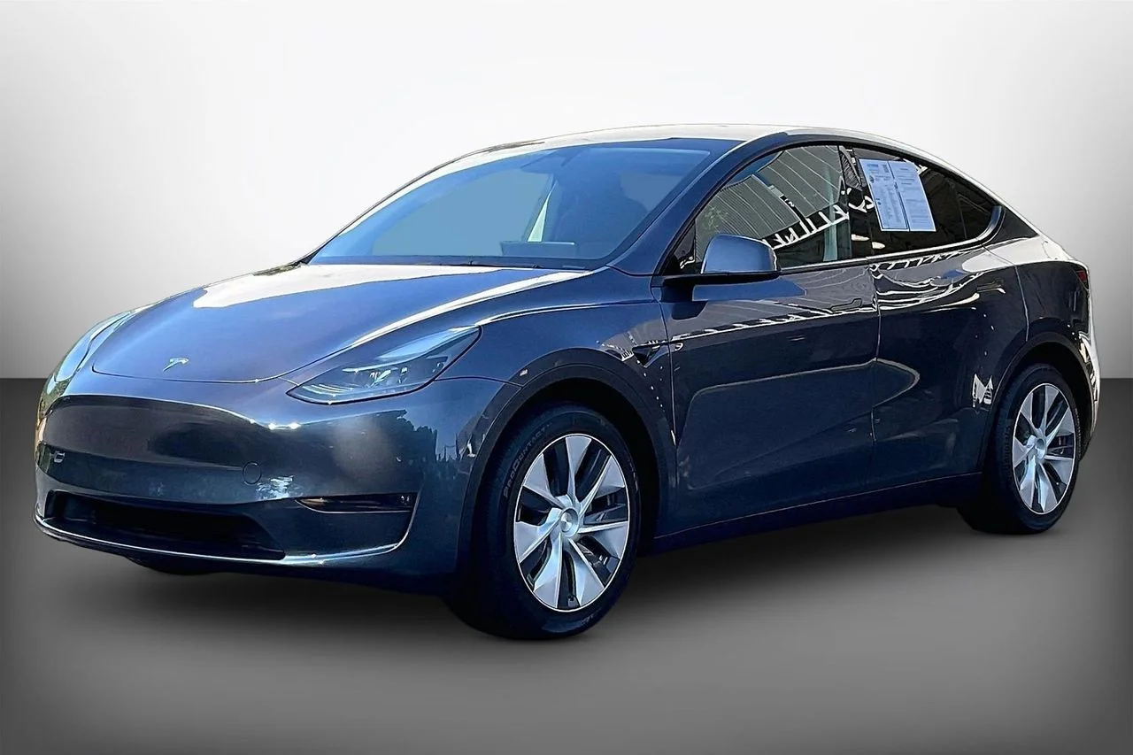 Used 2023  Tesla Long Range image 4