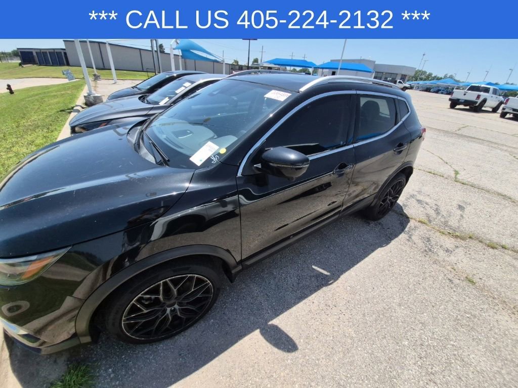 Used 2022  Nissan SL image 4
