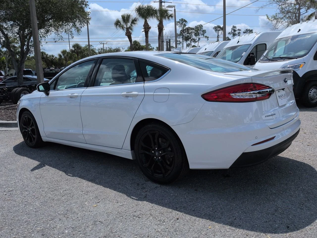 Used 2019 Oxford White Ford SE image 7