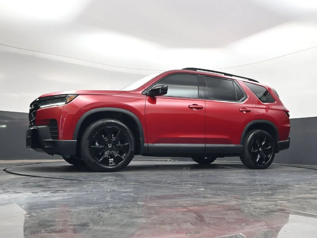 New 2026 Radiant Red Metallic II Honda Black Edition image 27