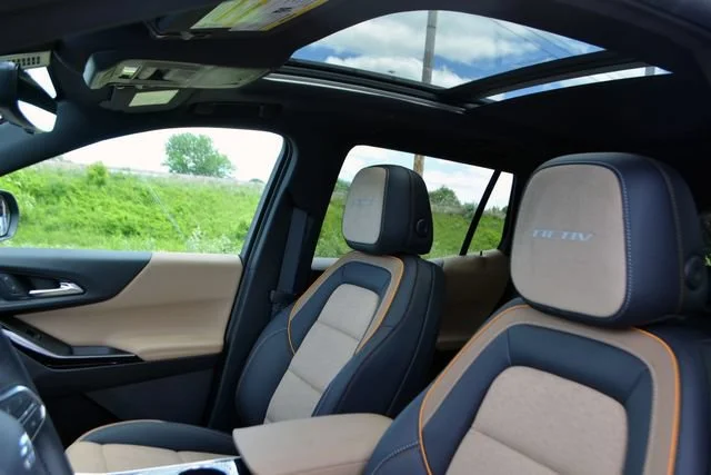 New 2026 Mosaic Black Metallic Chevrolet ACTIV image 25