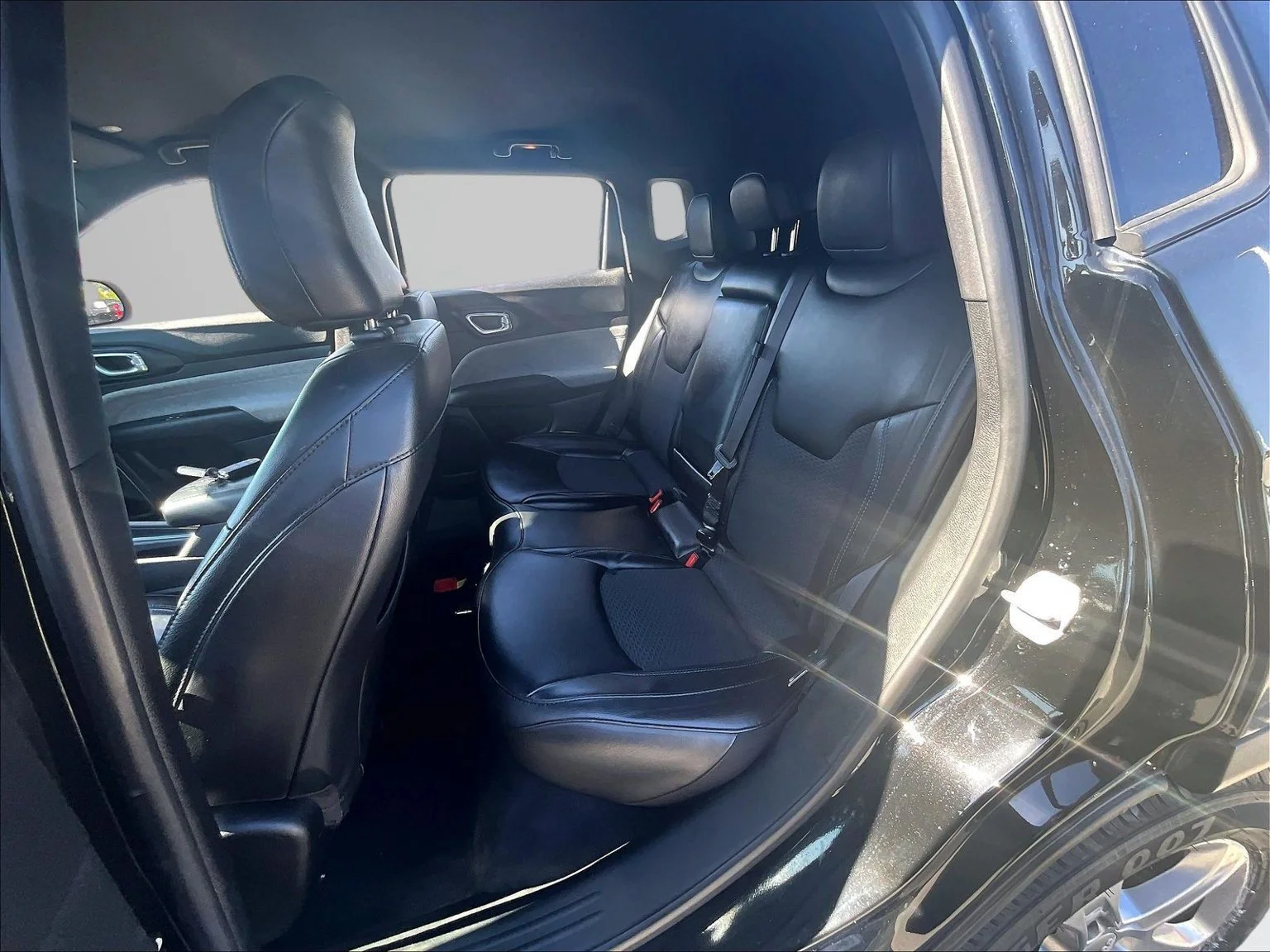 Used 2023 Black Jeep Latitude image 27