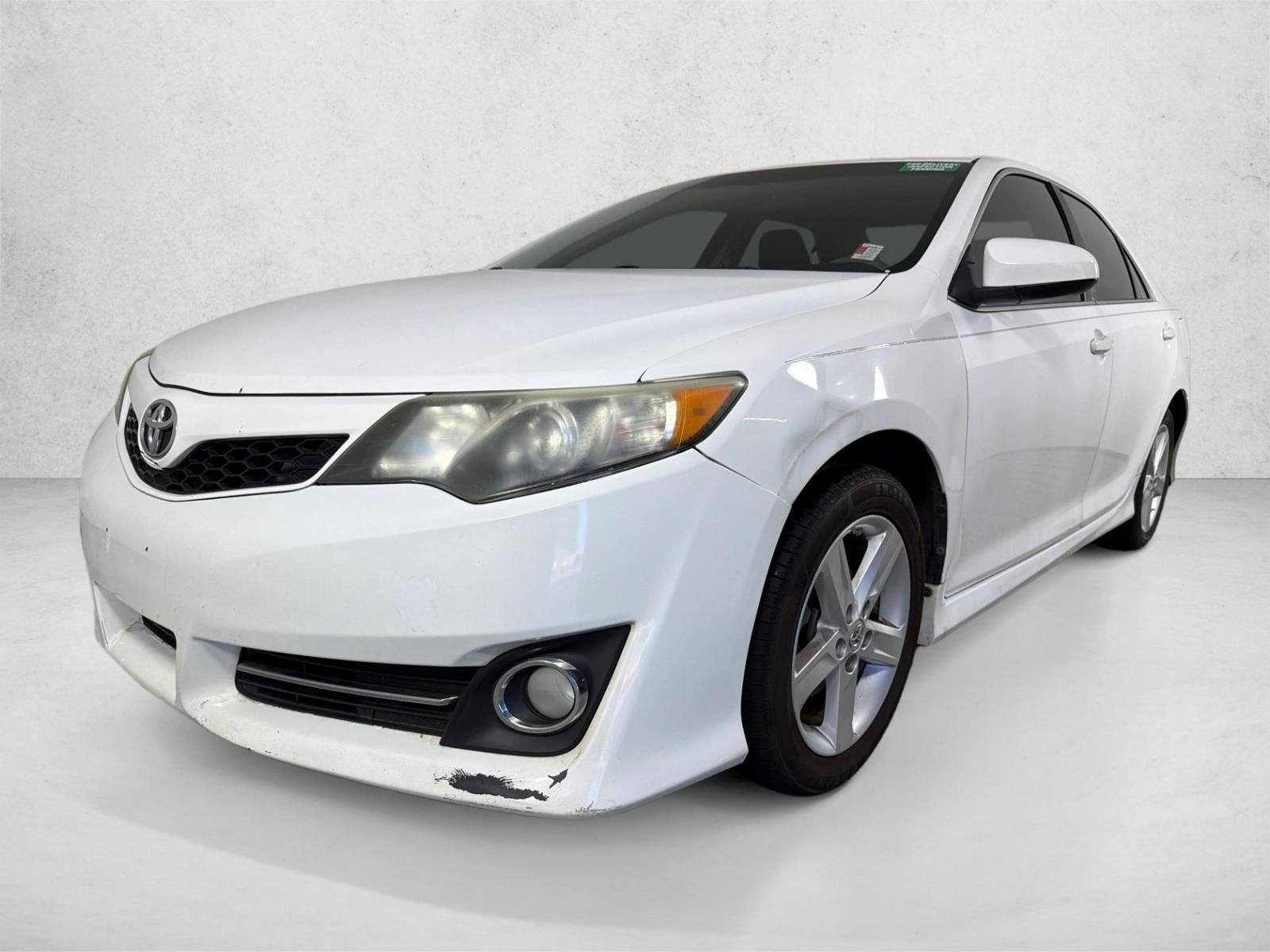 Used 2014 Super White Toyota SE image 7