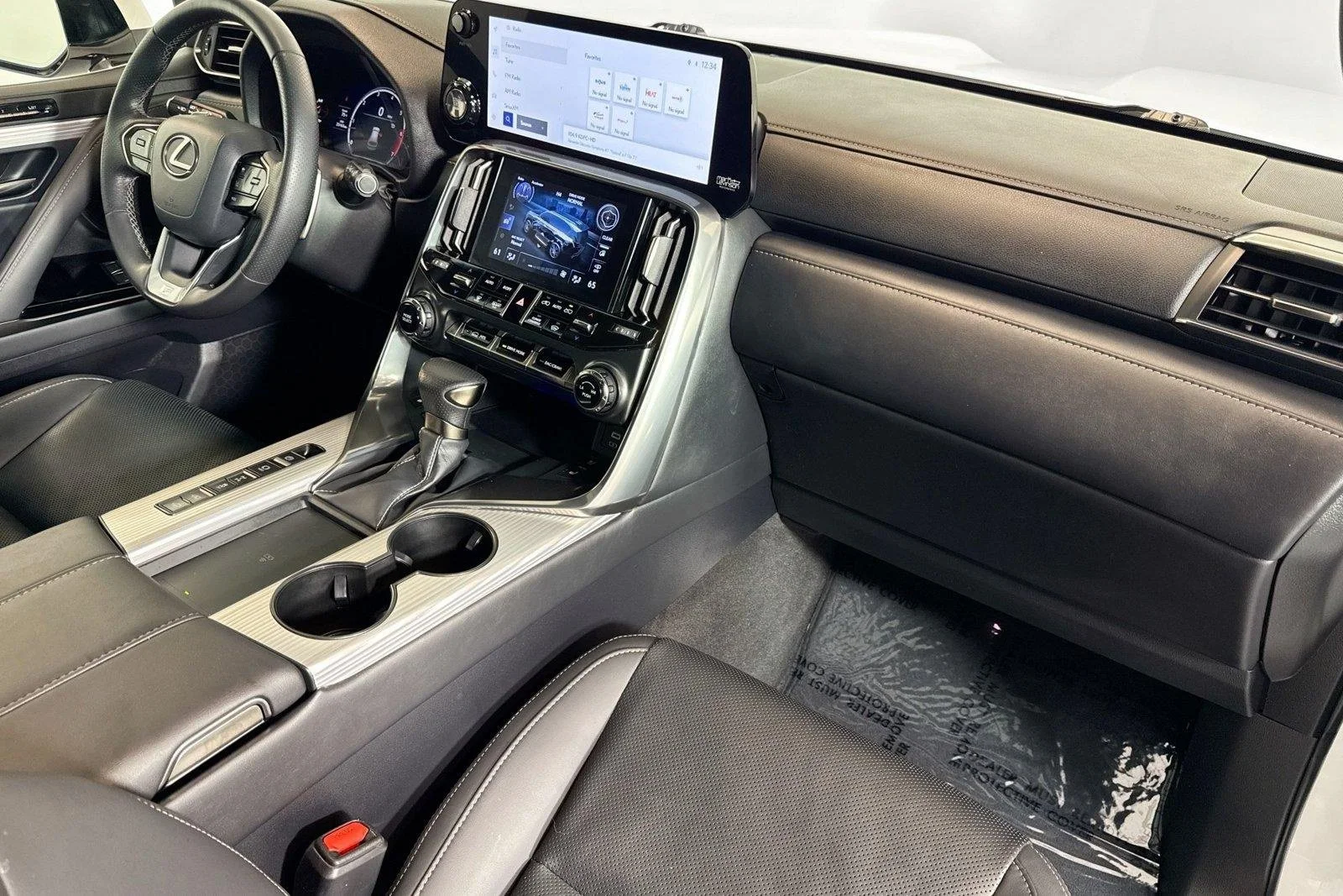 Used 2024 White Lexus LX 600 F SPORT image 28
