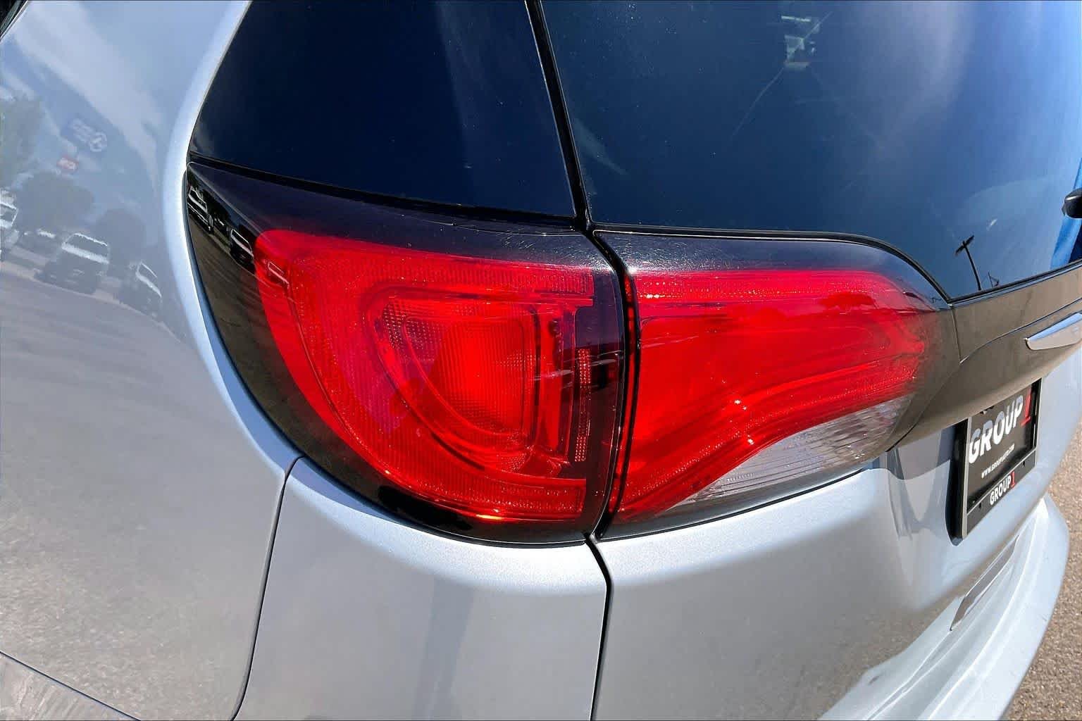 Used 2024 Silver Mist Clearcoat Chrysler LX image 27