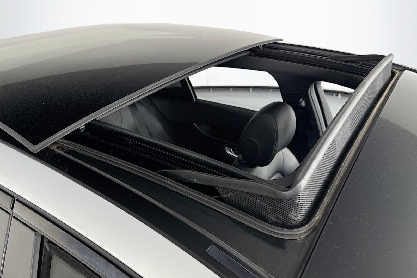Used 2018 Iridium Silver Metallic Mercedes-Benz C 300 image 22