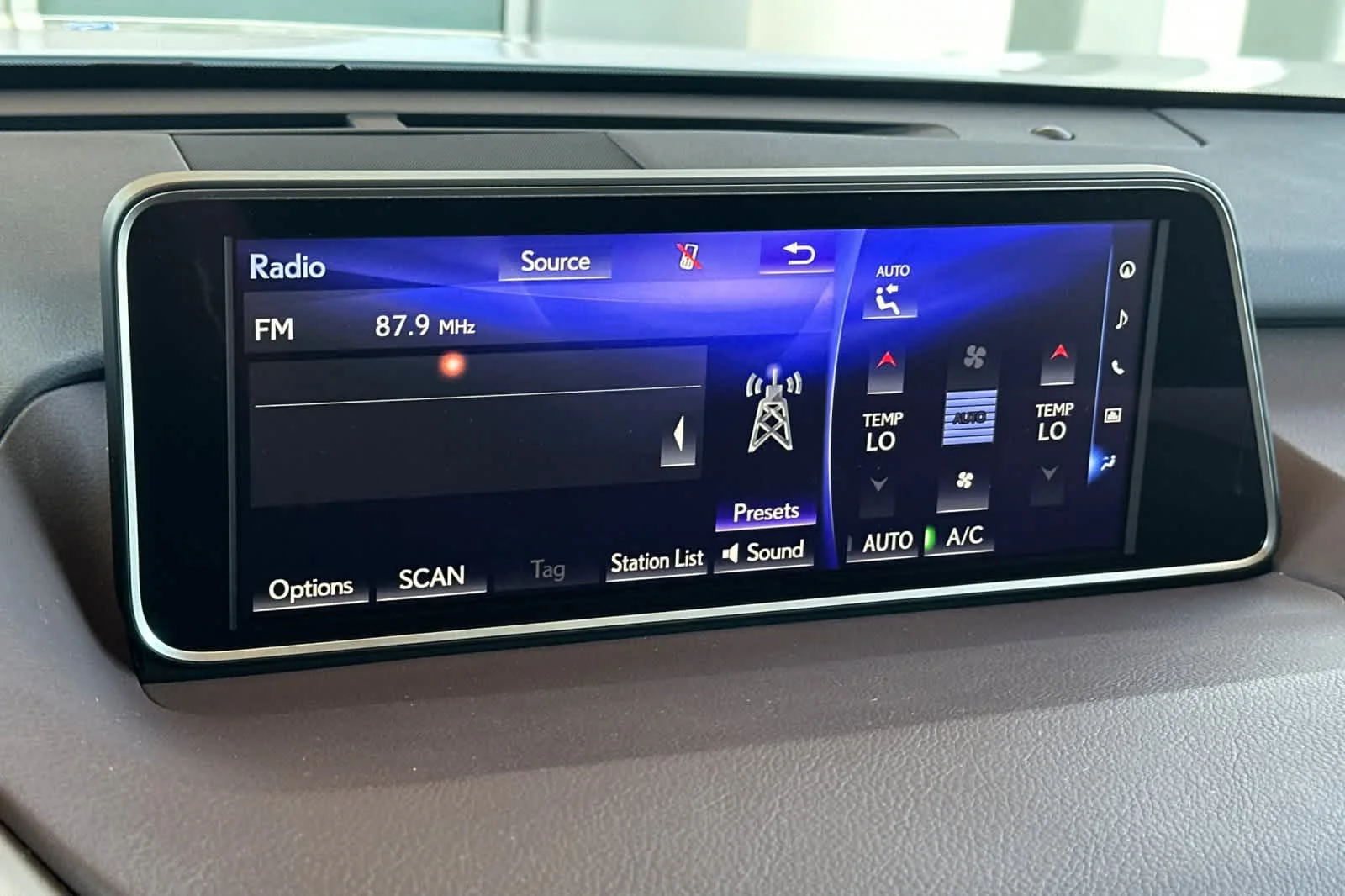 Used 2019 Eminent White Pearl Lexus  image 20