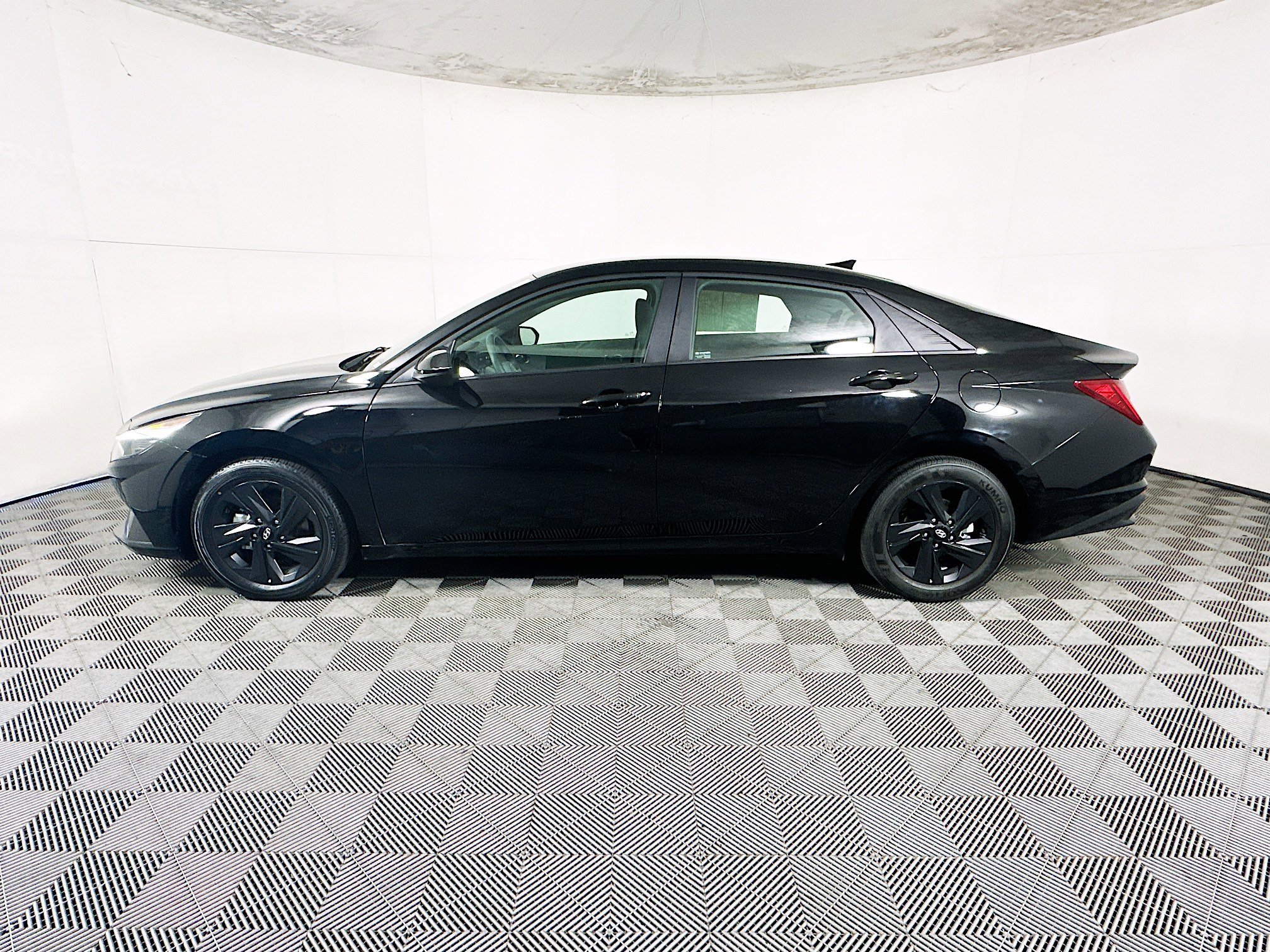 Used 2022 Phantom Black Hyundai Blue image 6