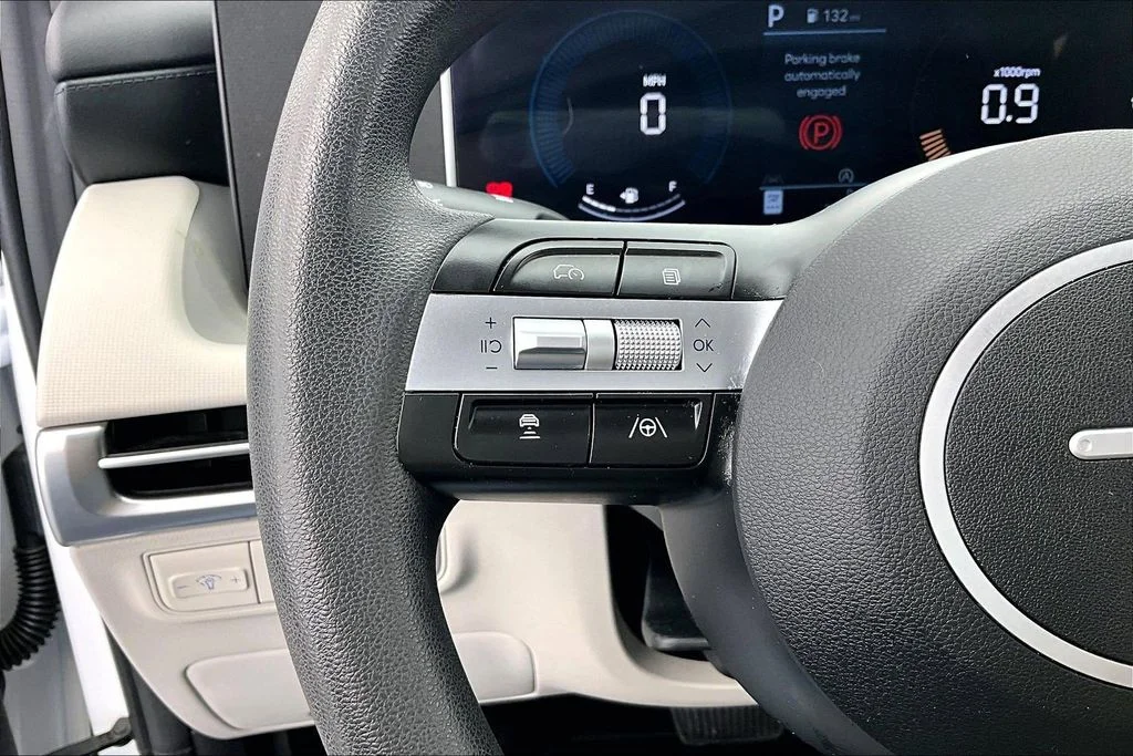 Certified Used 2025 White Pearl Hyundai SE image 18