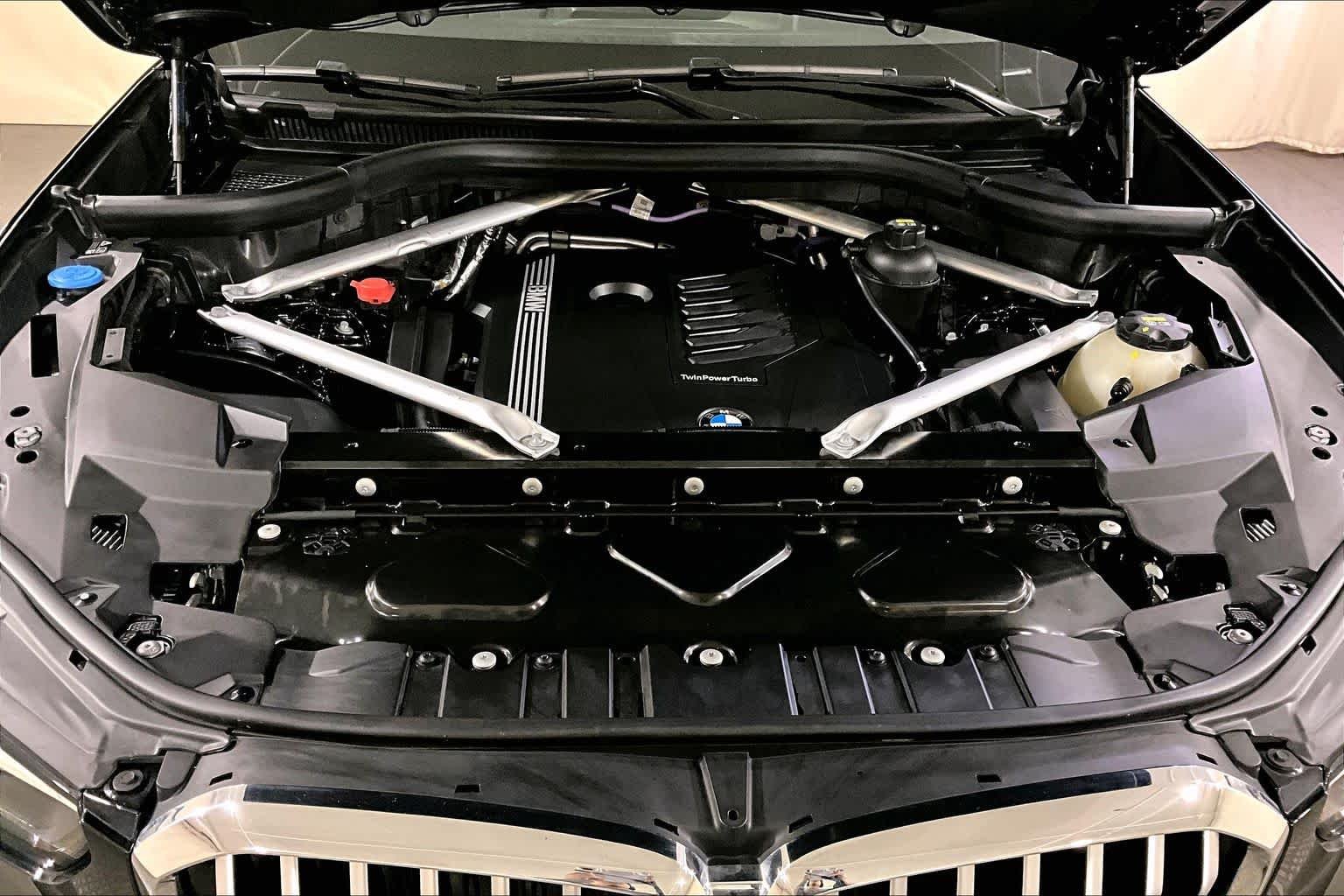 Used 2022 Jet Black BMW xDrive40i image 29