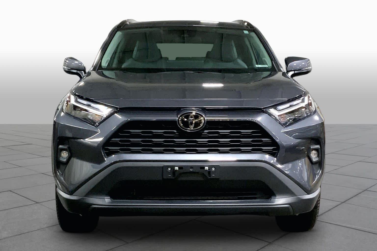 Used 2025 Magnetic Gray Metallic Toyota XLE Premium image 4