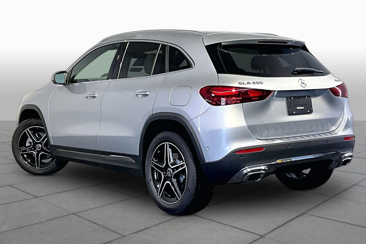 New 2026 Cirrus Silver Metallic Mercedes-Benz GLA 250 image 3