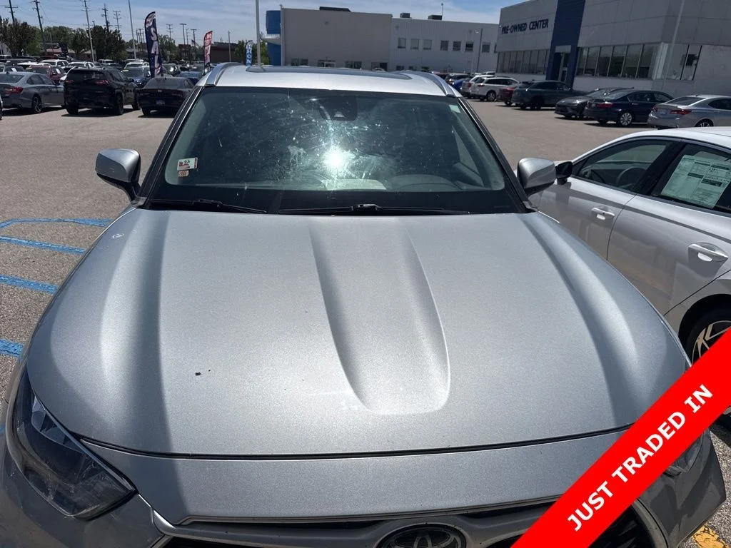 Used 2020 Silver Toyota XLE image 2