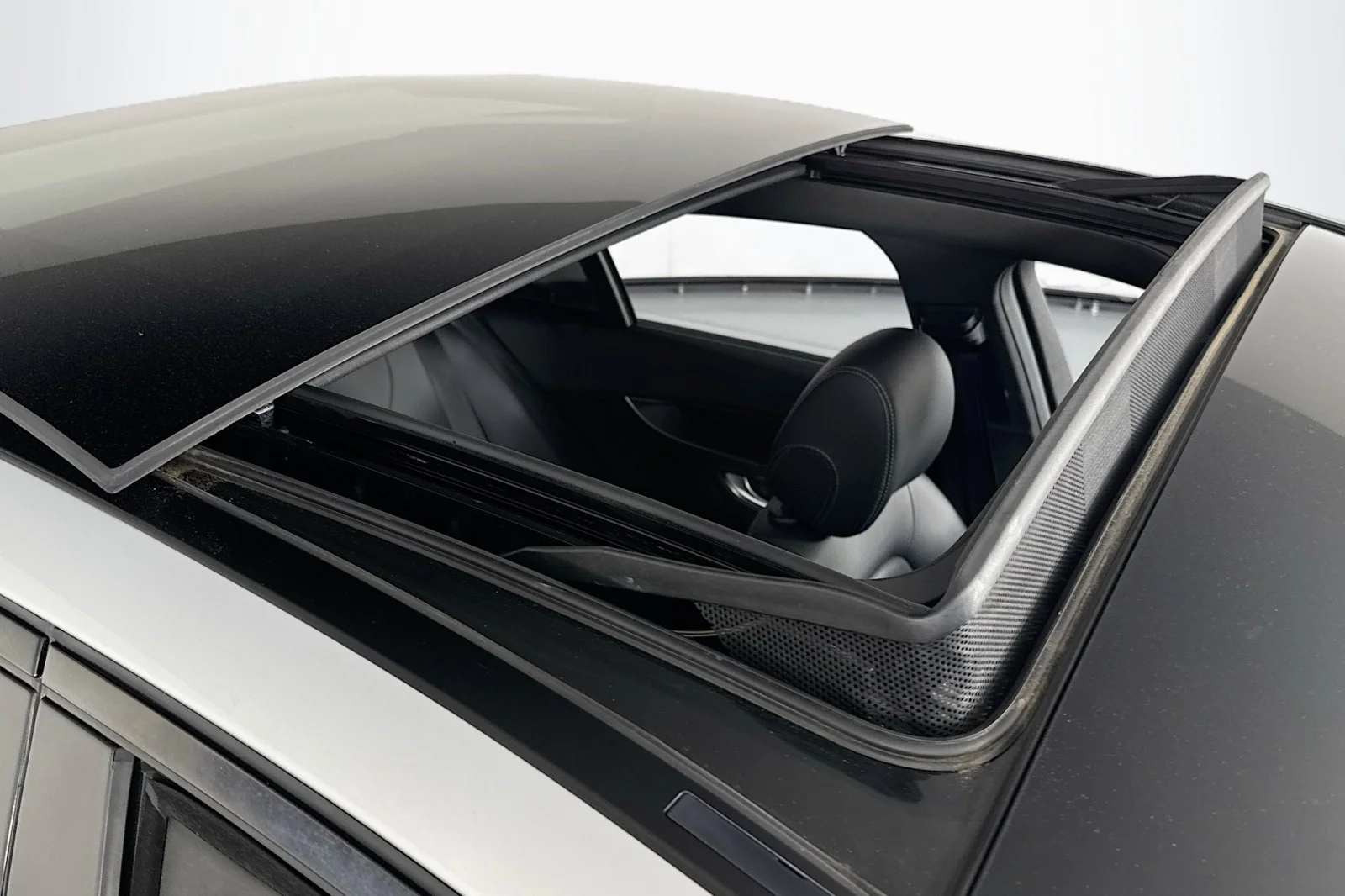 Used 2018 Iridium Silver Metallic Mercedes-Benz C 300 image 22