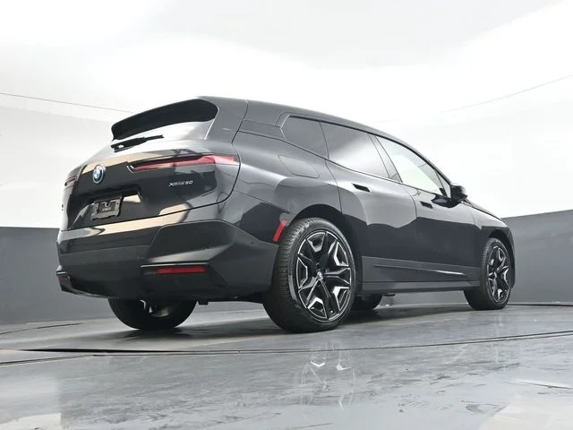 Used 2024 Black Sapphire Metallic BMW xDrive50 image 33