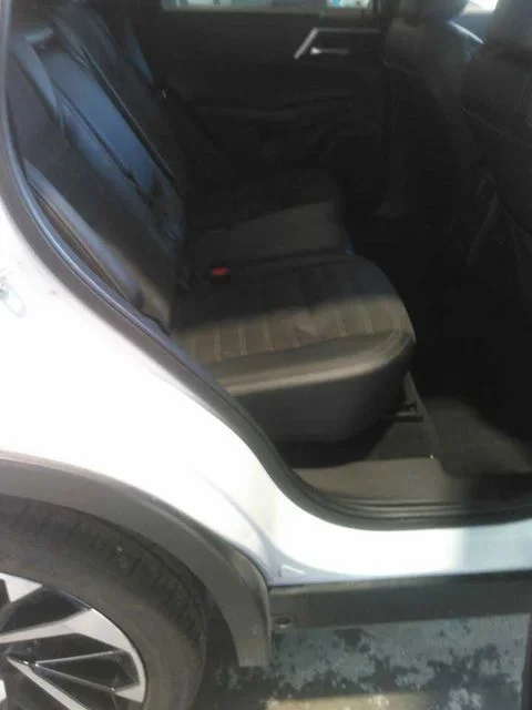 Used 2024 Silver Mitsubishi SE image 3