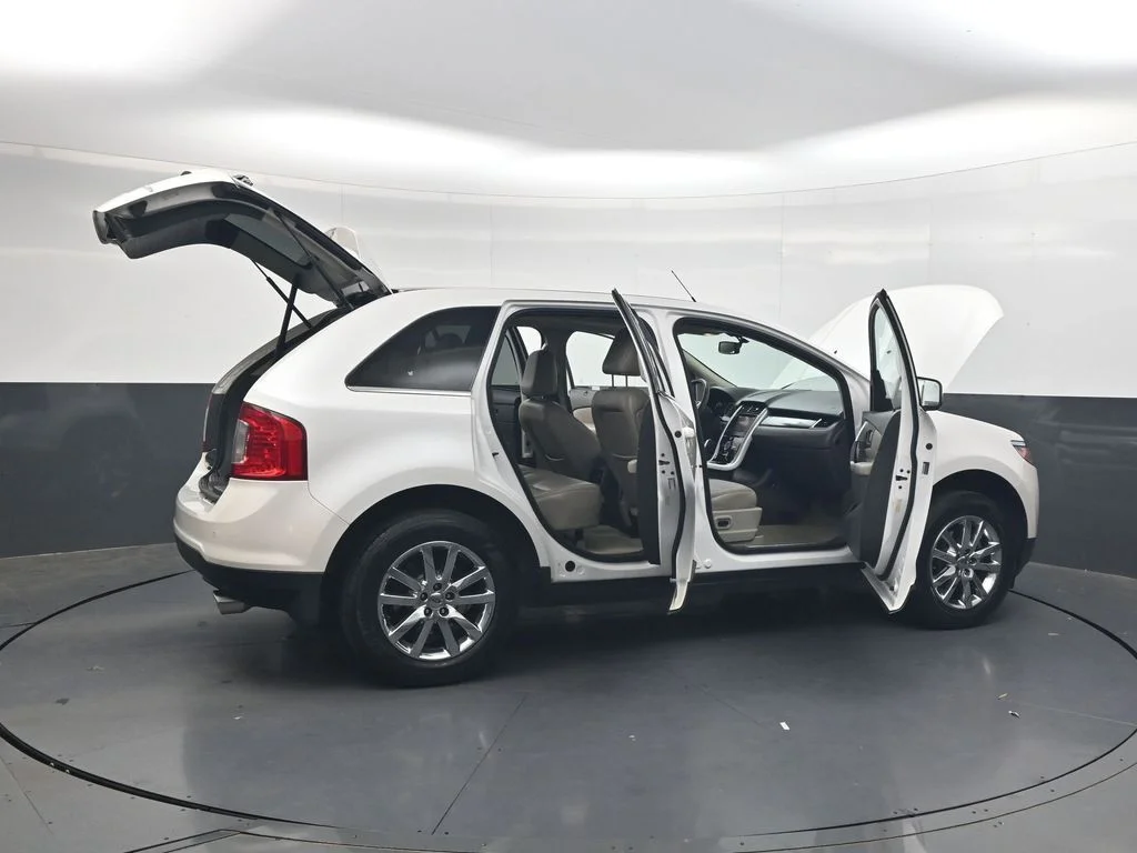 Used 2011 White Platinum Clearcoat Metallic Ford Limited image 45