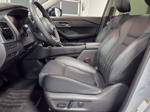 Used 2023 Gray Nissan Platinum image 5
