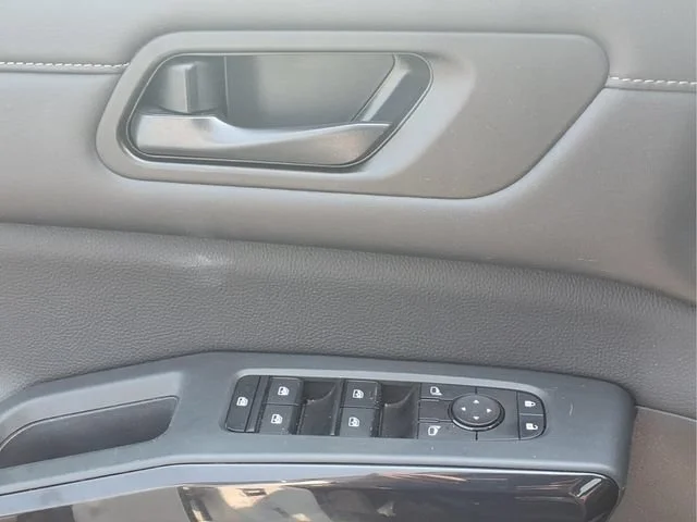 Used 2024  Nissan SV image 15