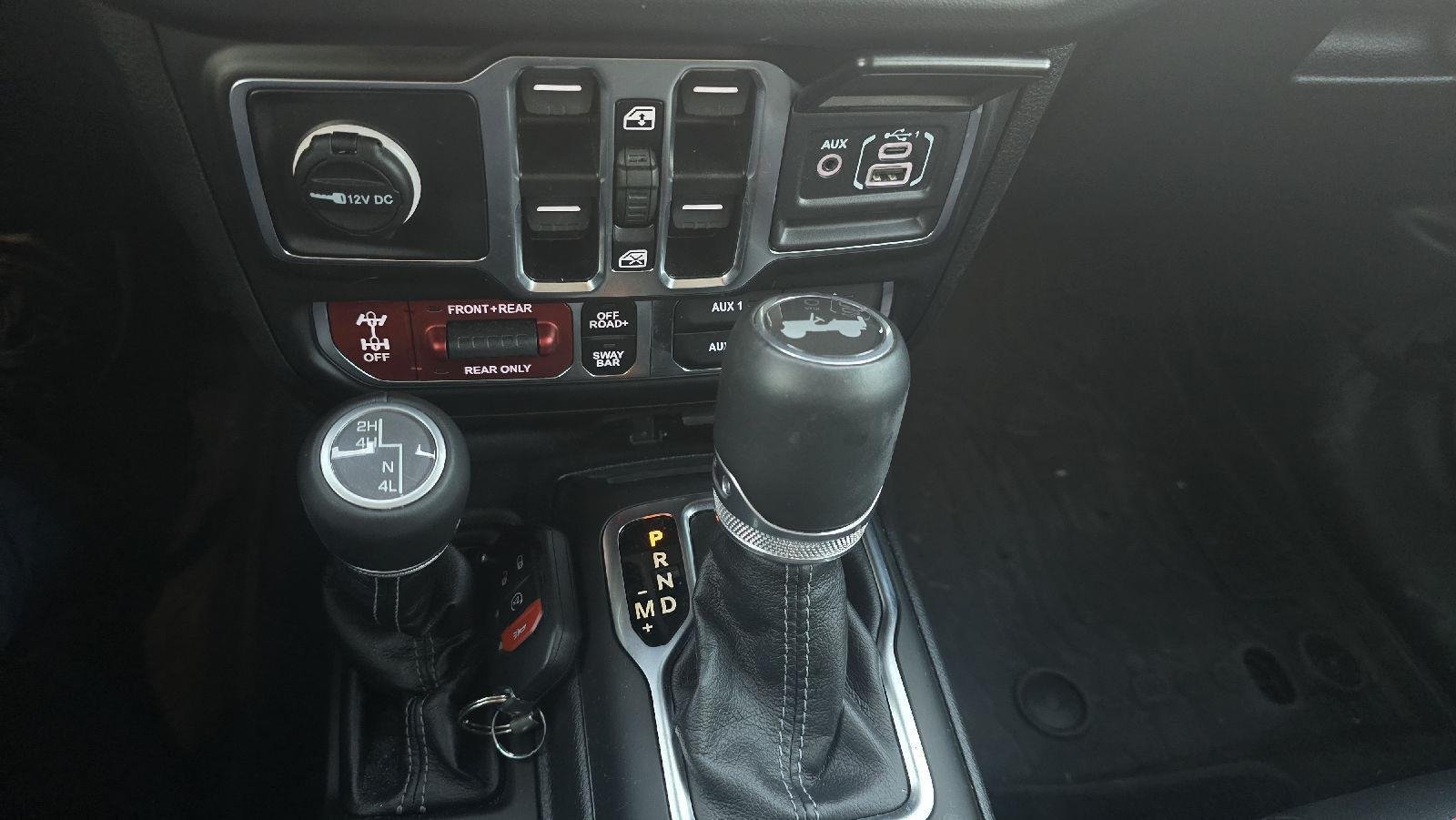 Used 2025 Fathom Blue Pearl Jeep Rubicon image 13