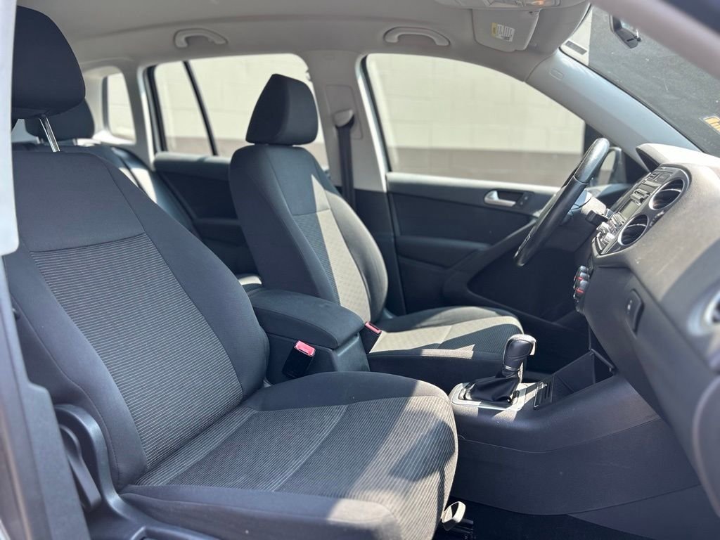 Used 2014 Night Blue Metallic Volkswagen S image 12