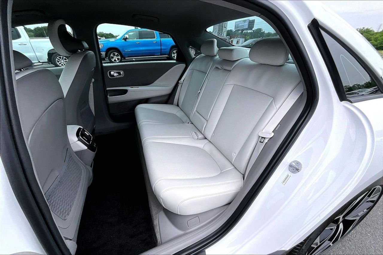 Used 2025 Serenity White Hyundai SEL image 24