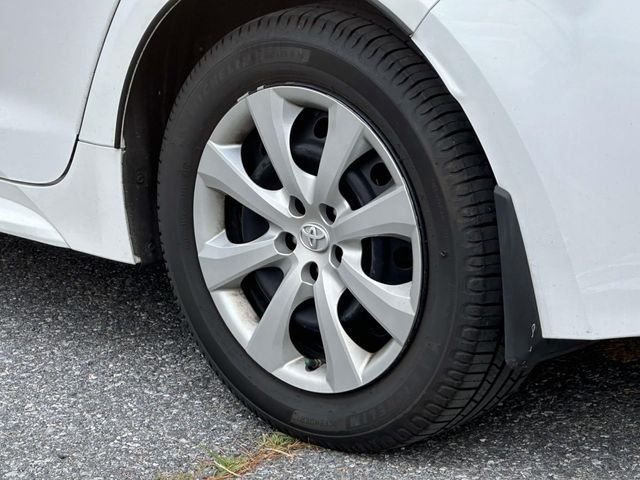 Used 2023 White Toyota LE image 11