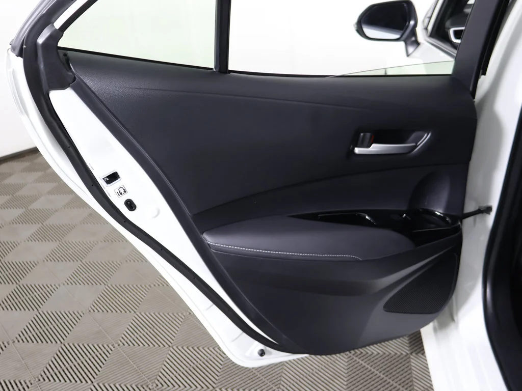 Used 2019 White Toyota SE image 21
