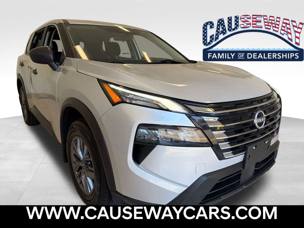 Used 2024 Silver Nissan S image 1