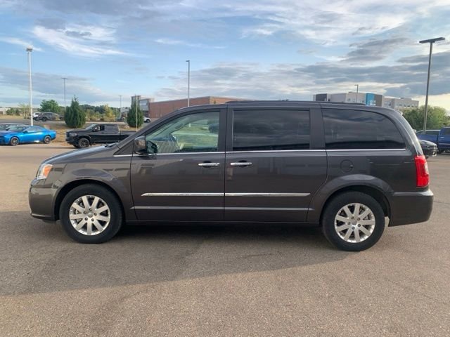 Used 2016 Granite Crystal Metallic Clearcoat Chrysler Touring image 2
