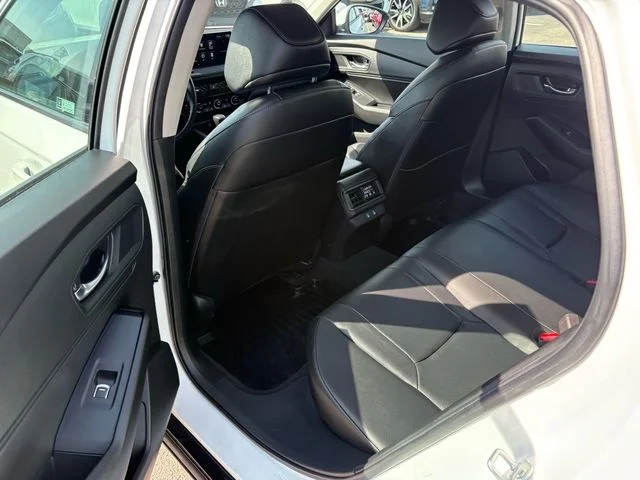 Certified Used 2023 Platinum White Pearl Honda EX-L image 18