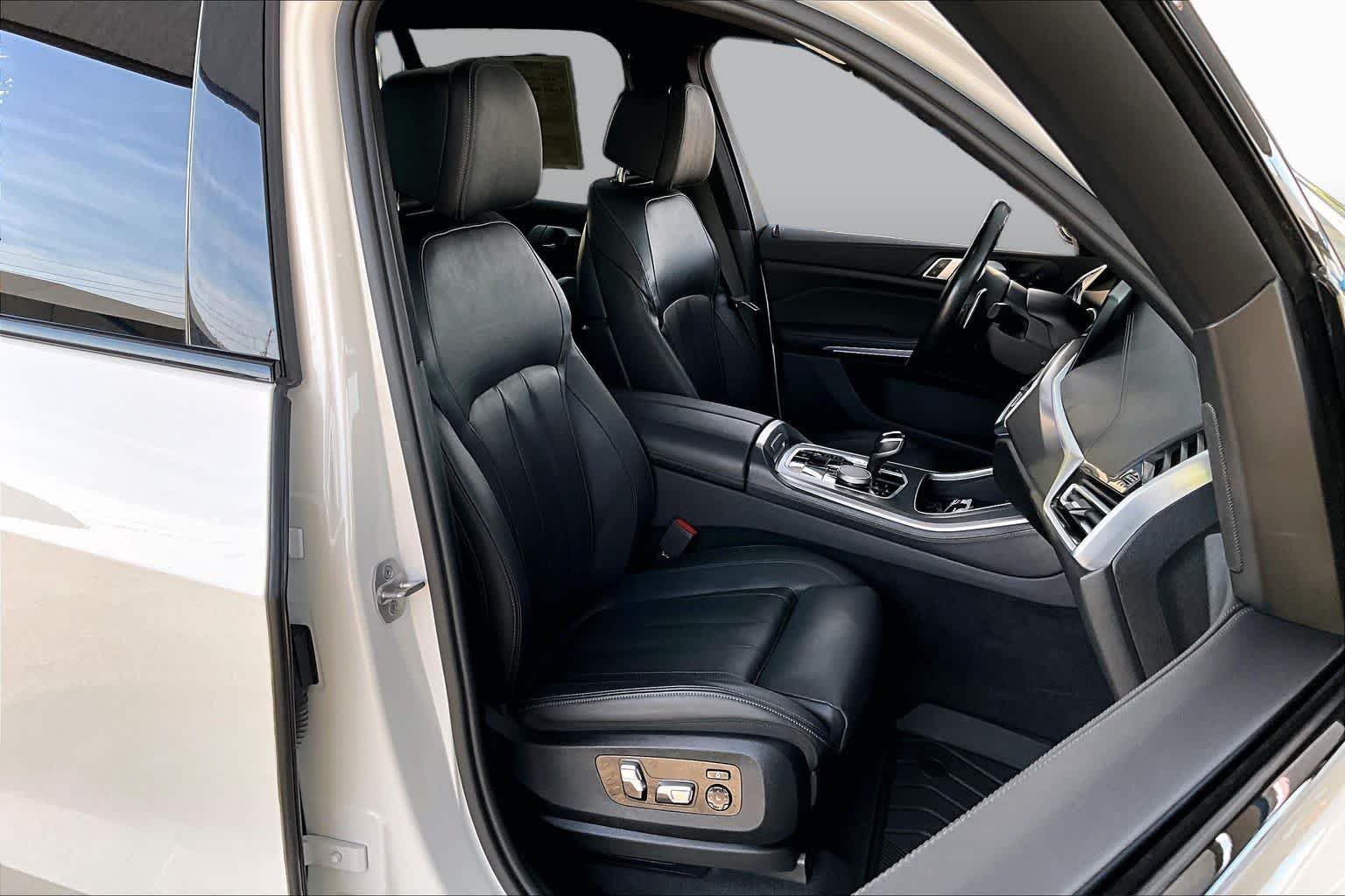 Used 2022 Alpine White BMW sDrive40i image 9