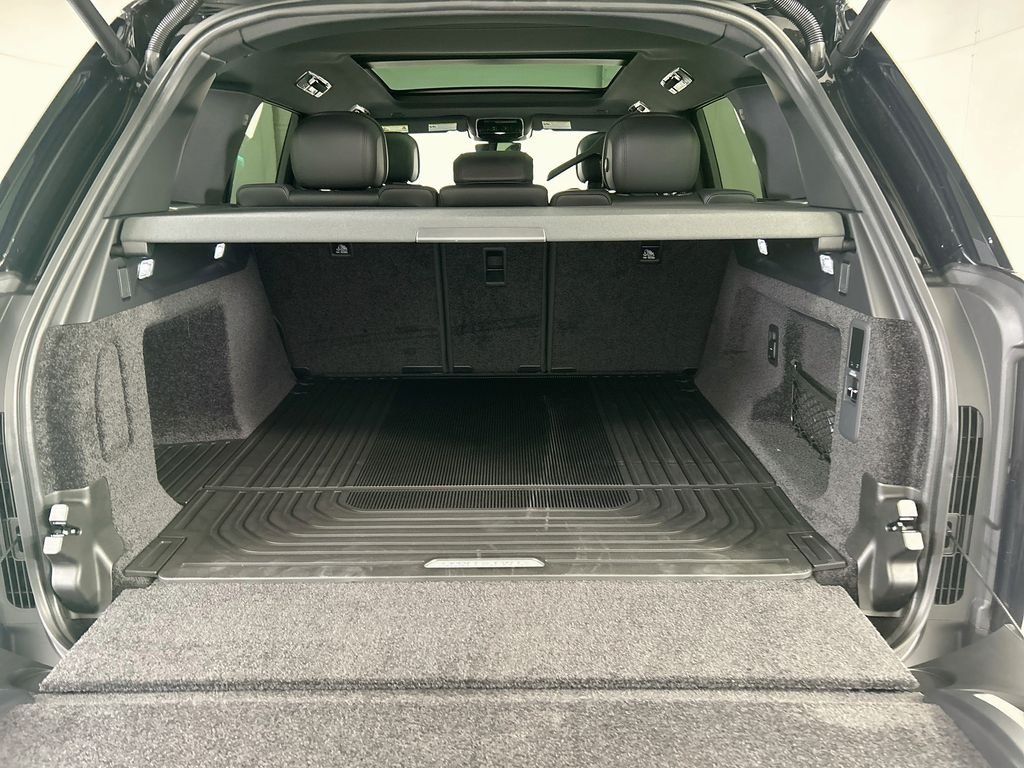 New 2026 Santorini Black Land Rover SE image 27