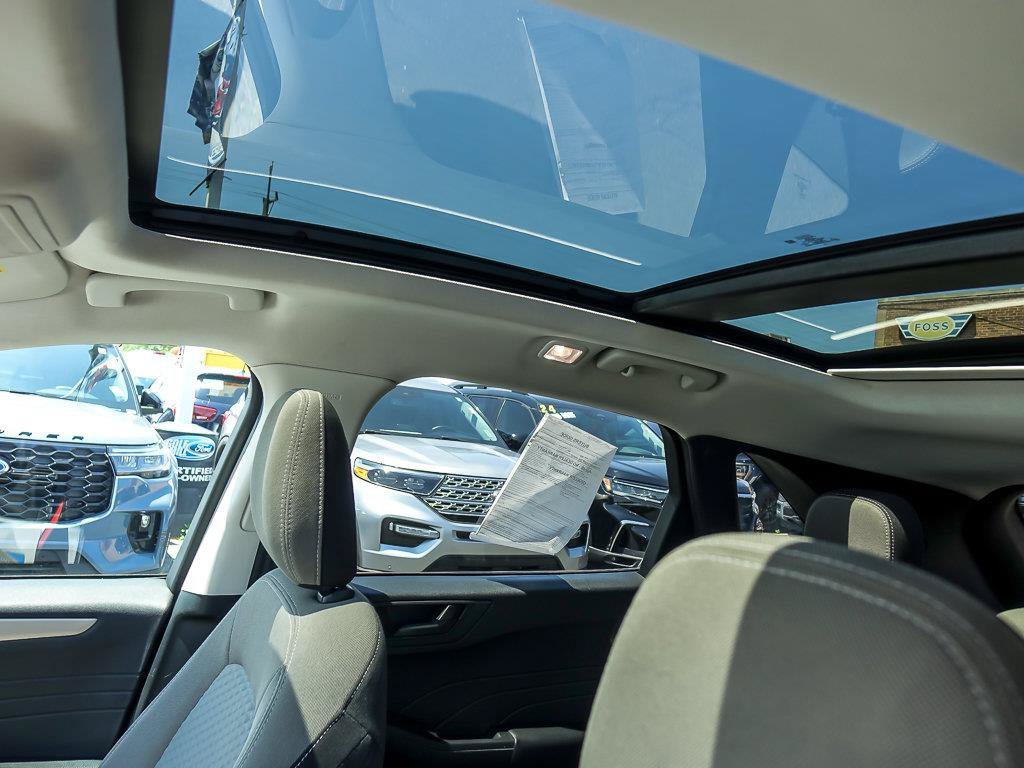Used 2022 White Metallic Ford SE Hybrid image 15