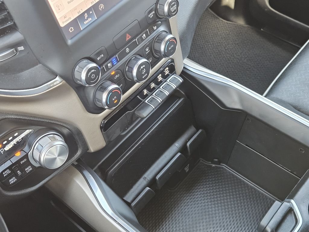 Used 2022 Silver Ram Laramie image 21