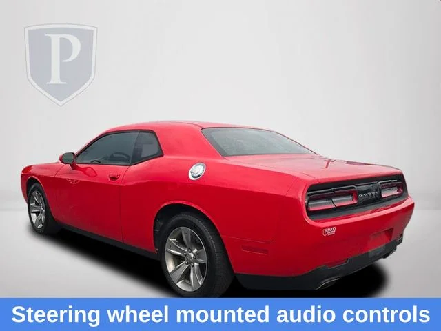 Used 2017 Red Dodge SXT image 9