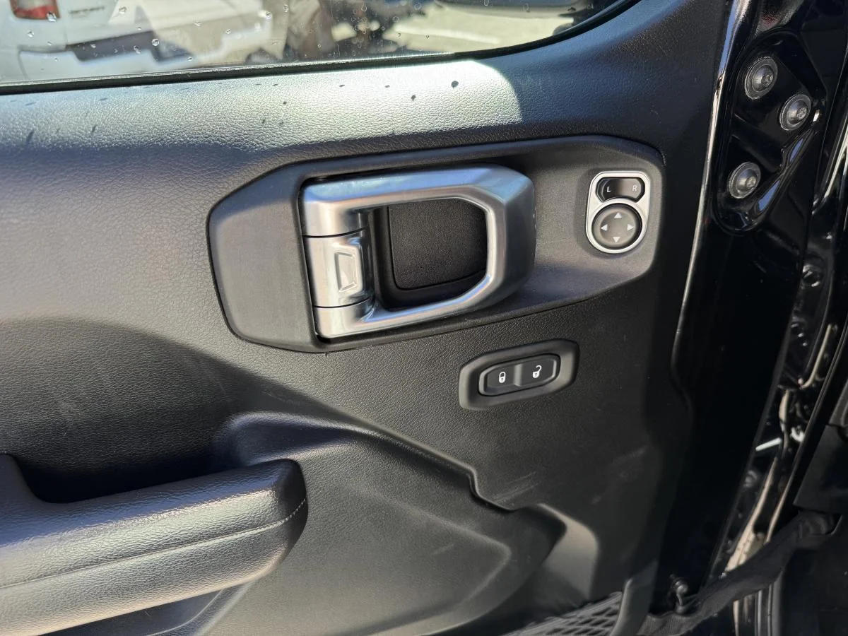 Used 2020 Black Jeep Rubicon image 12