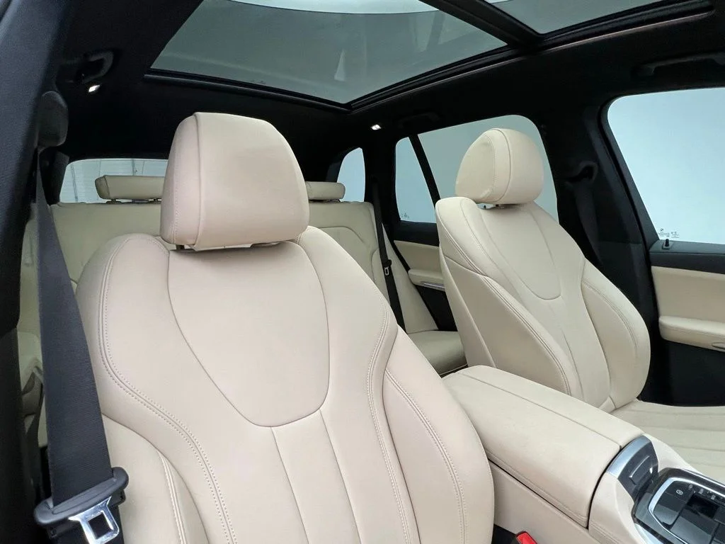 Used 2021 Black BMW sDrive40i image 7
