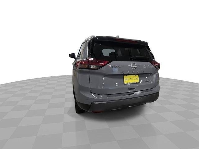 Used 2025  Nissan SL image 7