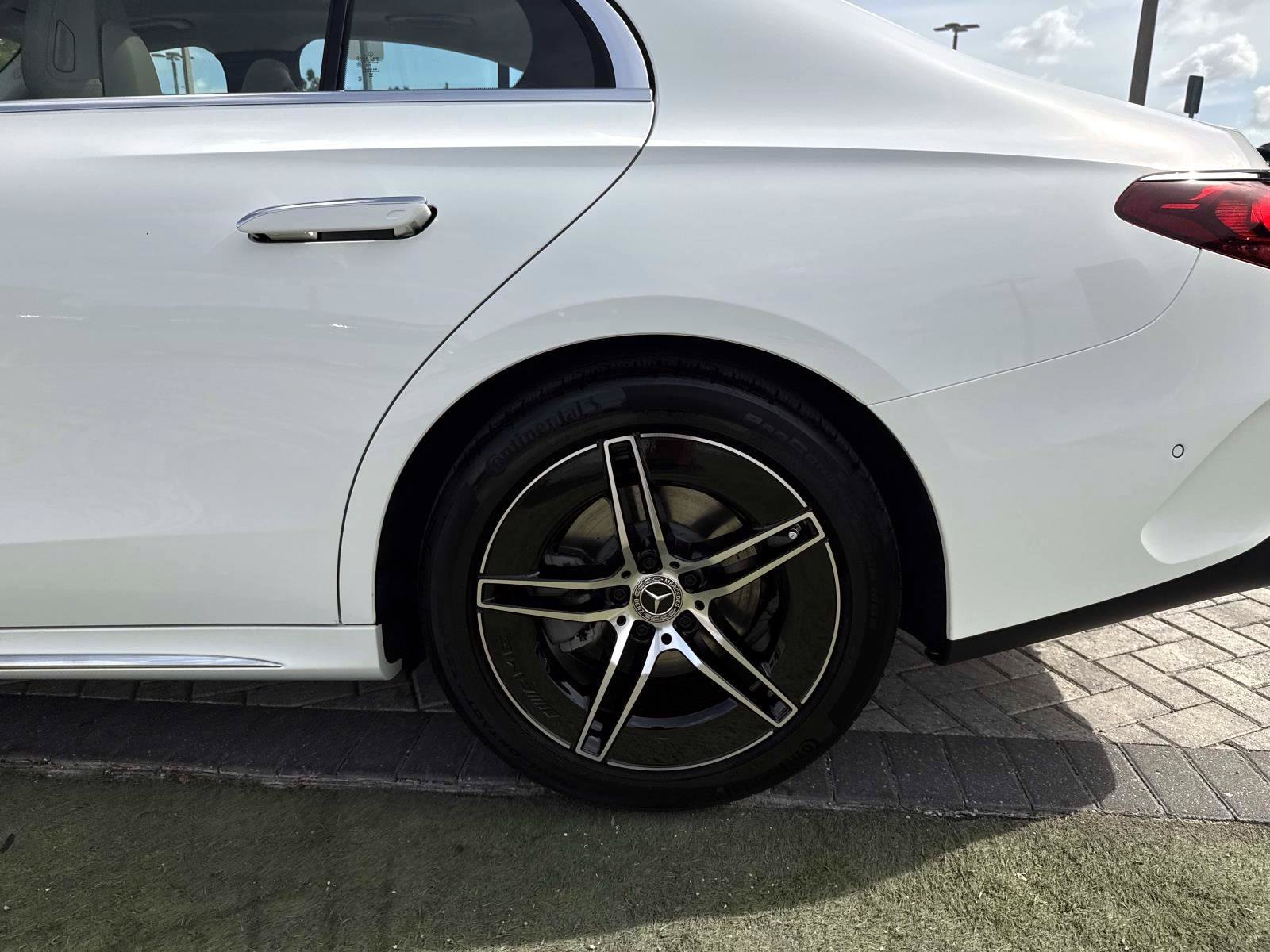 New 2026 Polar White Mercedes-Benz E 350 RWD Sedan image 10