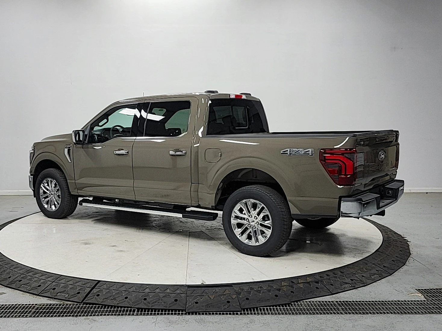 New 2026 Gray Ford Lariat image 5
