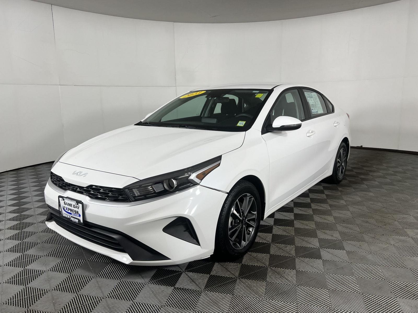 Used 2023 Snow White Pearl Kia LXS image 10