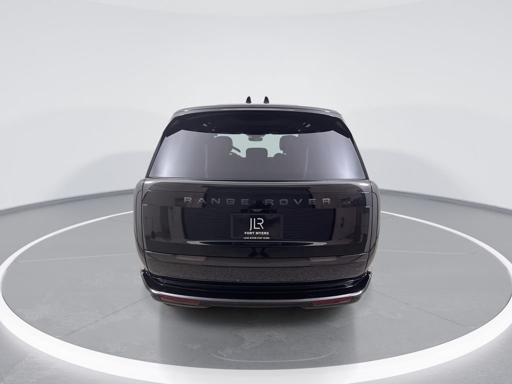 New 2026 SANTORN BLK MET Land Rover SE image 7