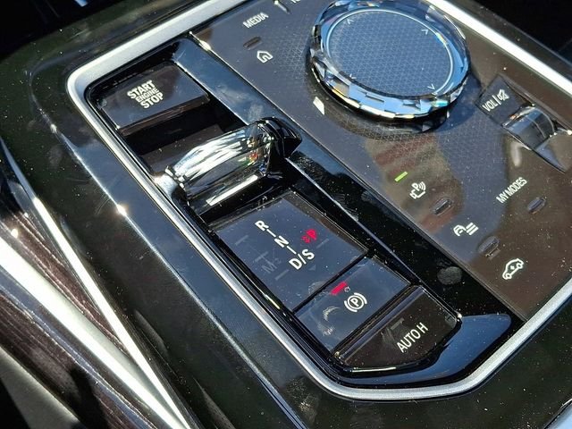 New 2026 Carbon Black Metallic BMW 740i xDrive image 13