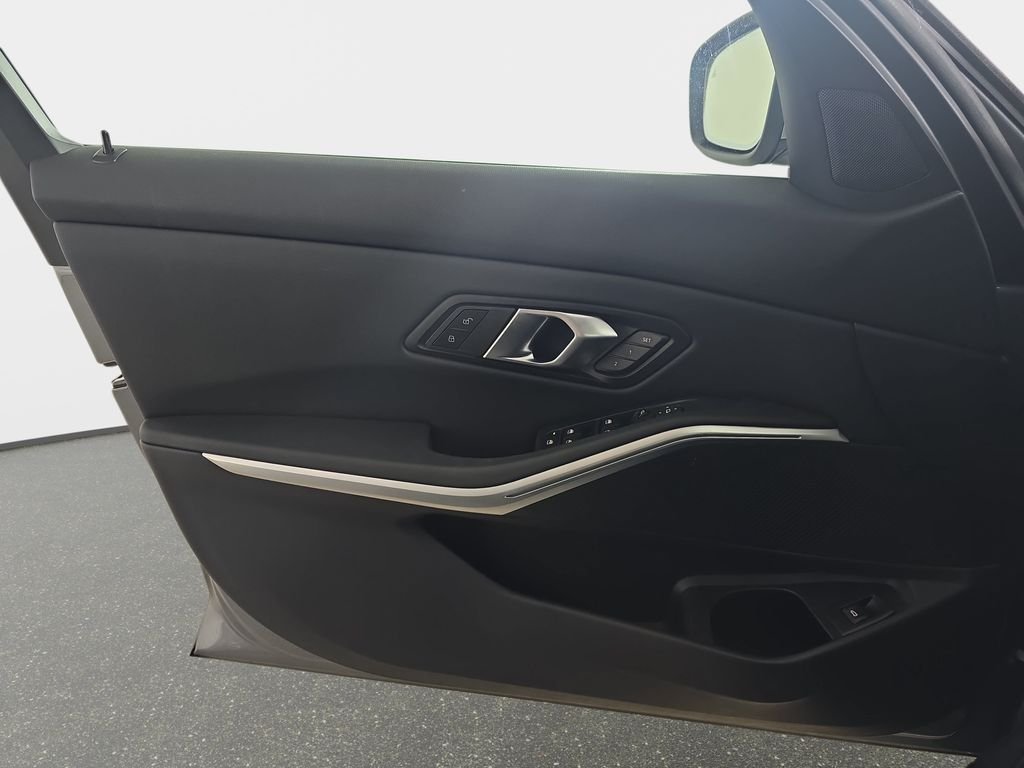 2025 BMW 3 Series 330i - Photo 29